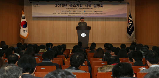 이원복 KTL 원장이 29일 서울 구로구 KTL 사옥에서 개최된 '2015 중소기업 시책설명회'에서 인사말을 하고 있다.<한국산업기술시험원 제공>